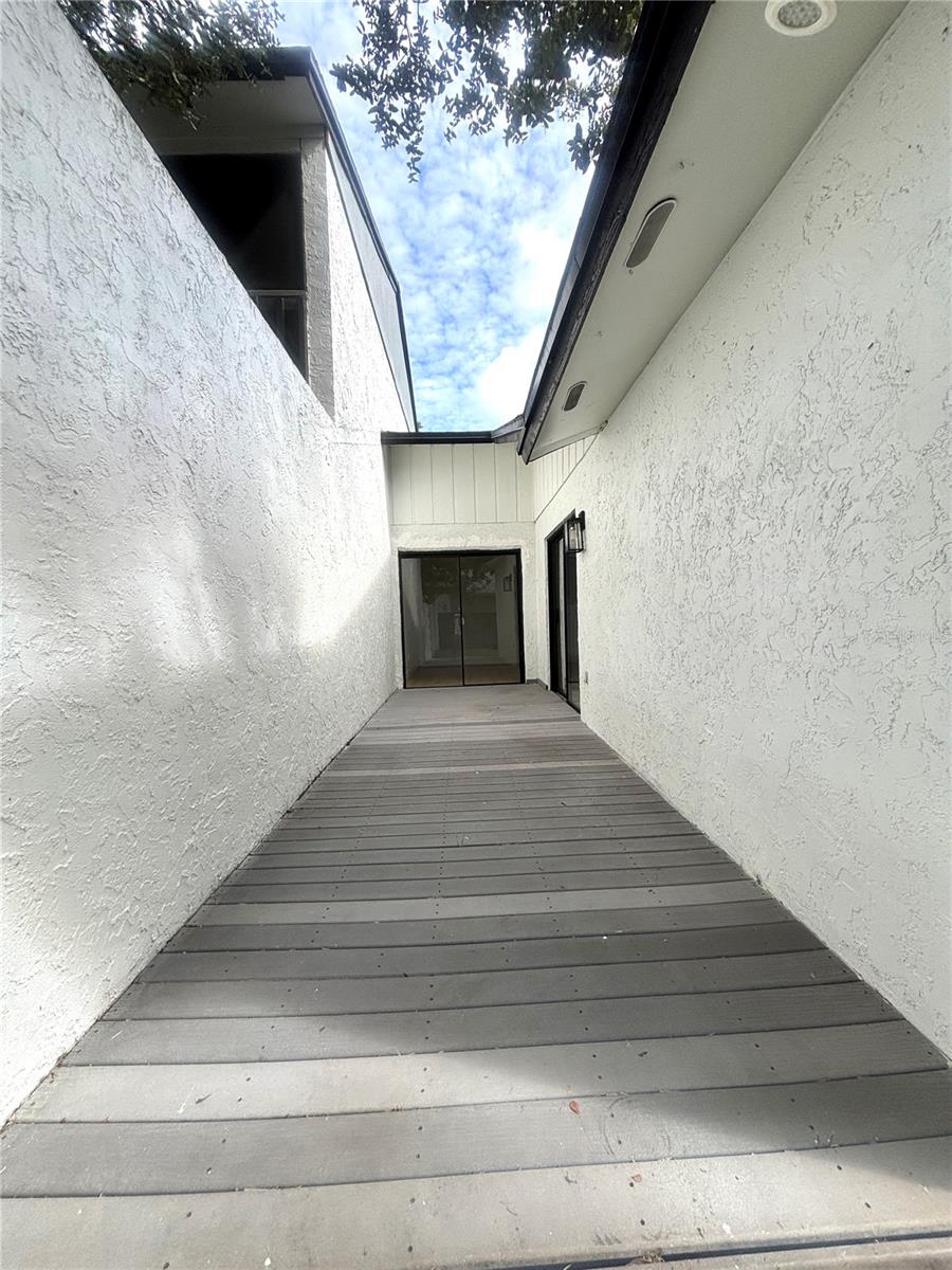 Image 14 of 16 For 640 Macduff Lane A