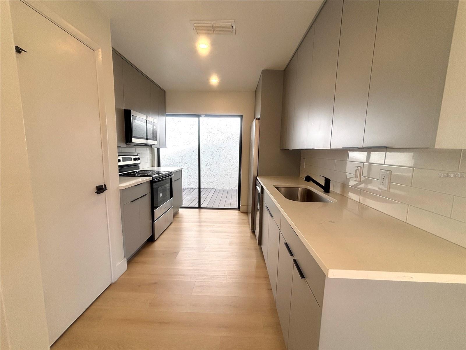 Image 3 of 16 For 640 Macduff Lane A