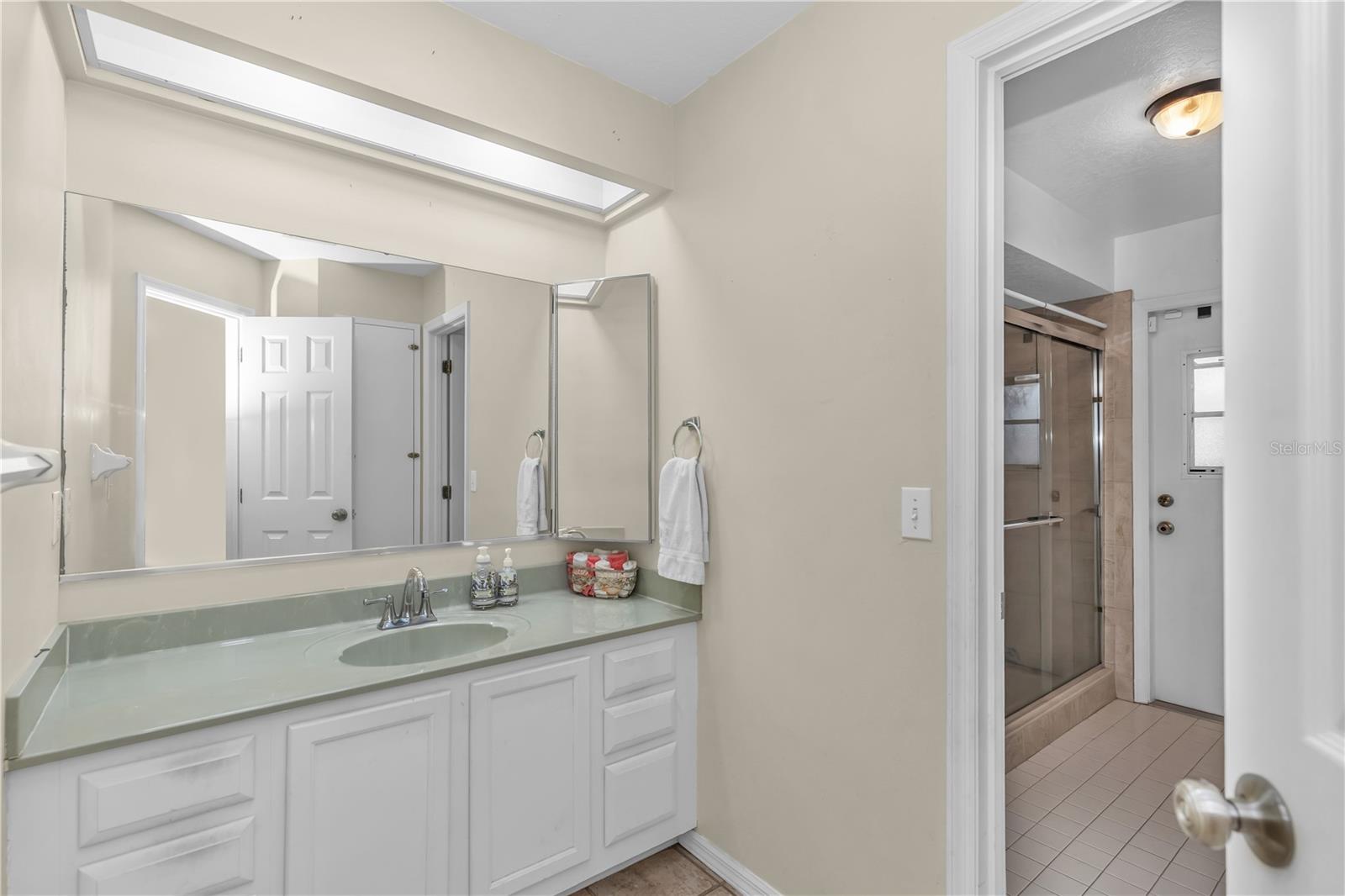 Image 17 of 36 For 2827 Ballard Avenue