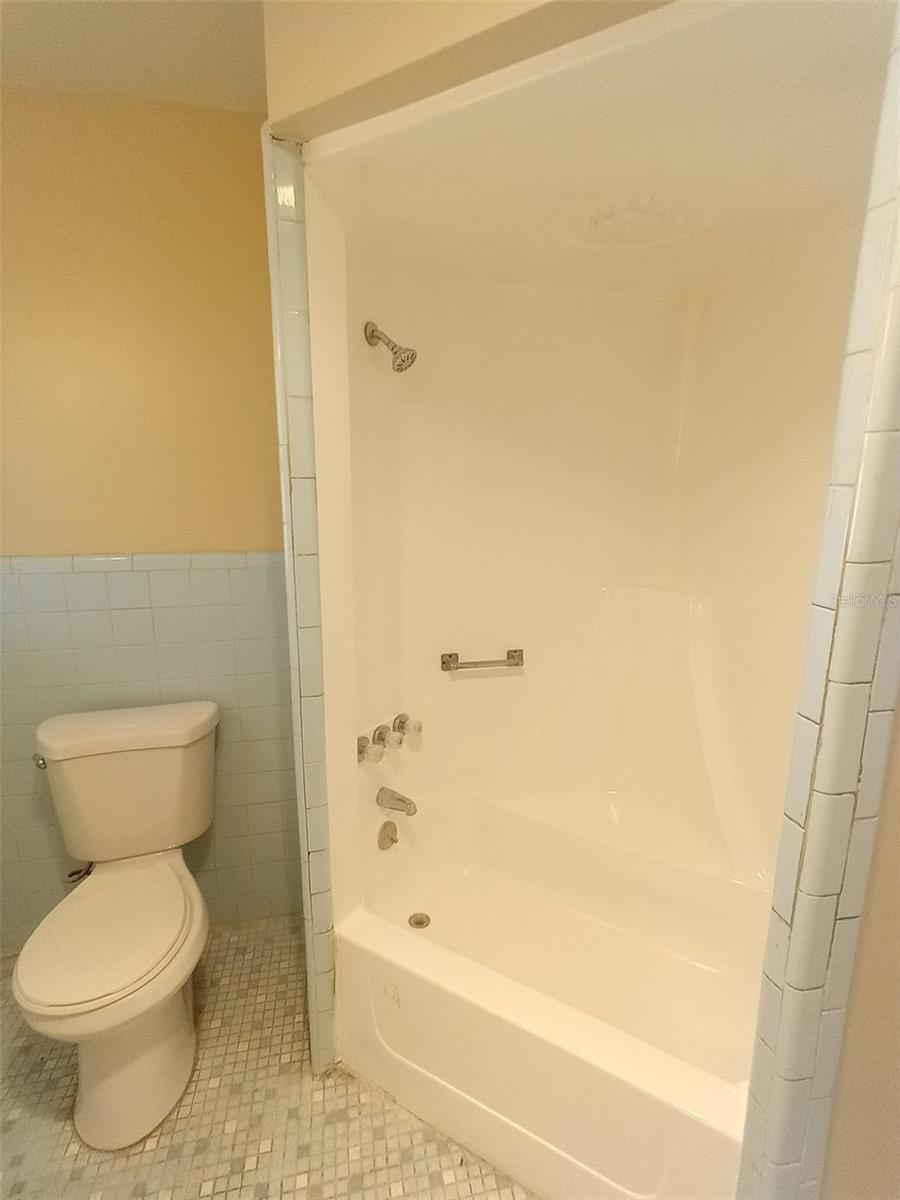 Image 10 of 12 For 2283 Howland Boulevard