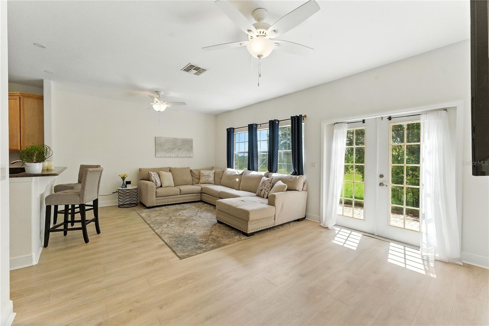 Image 11 of 37 For 13239 Fountainbleau Drive
