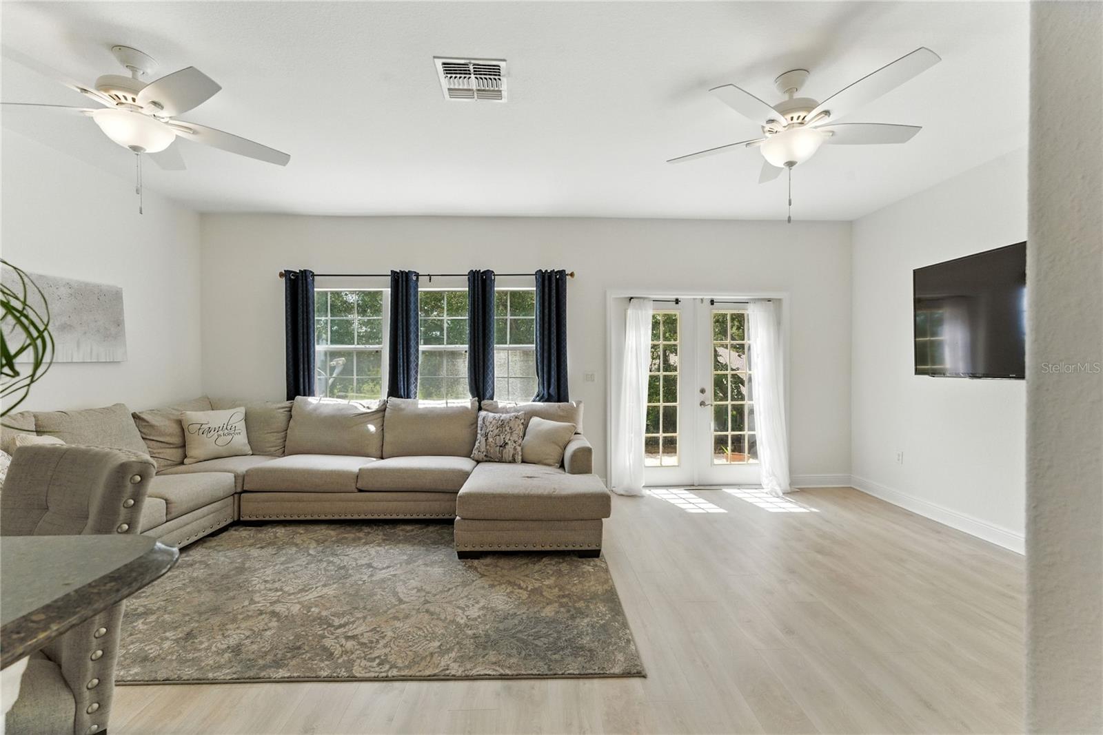 Image 12 of 37 For 13239 Fountainbleau Drive