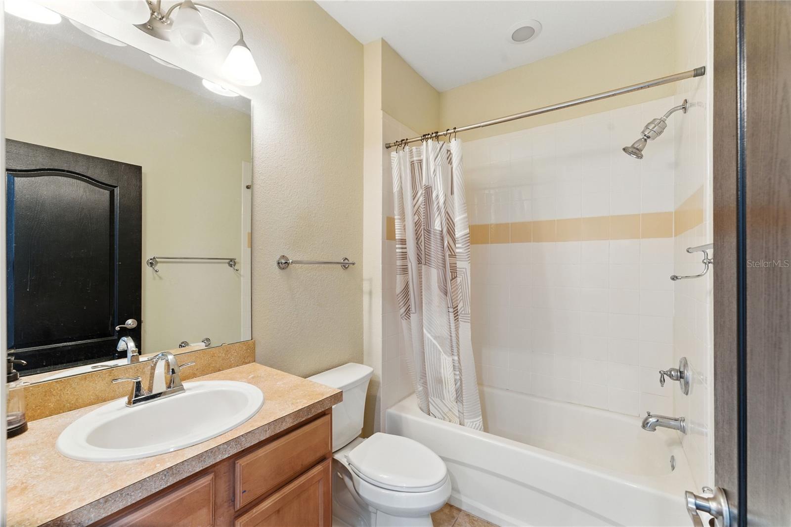 Image 21 of 37 For 13239 Fountainbleau Drive