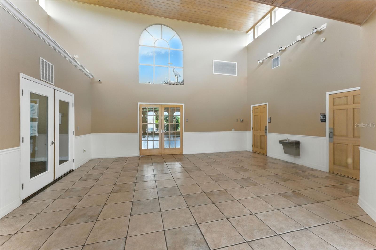 Image 29 of 37 For 13239 Fountainbleau Drive