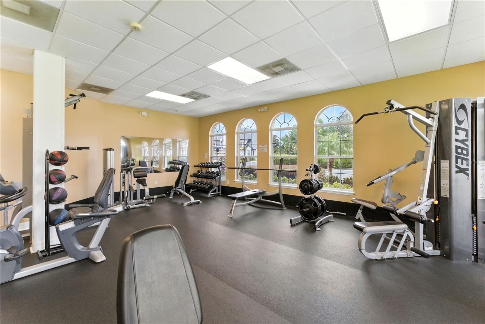 Image 31 of 37 For 13239 Fountainbleau Drive