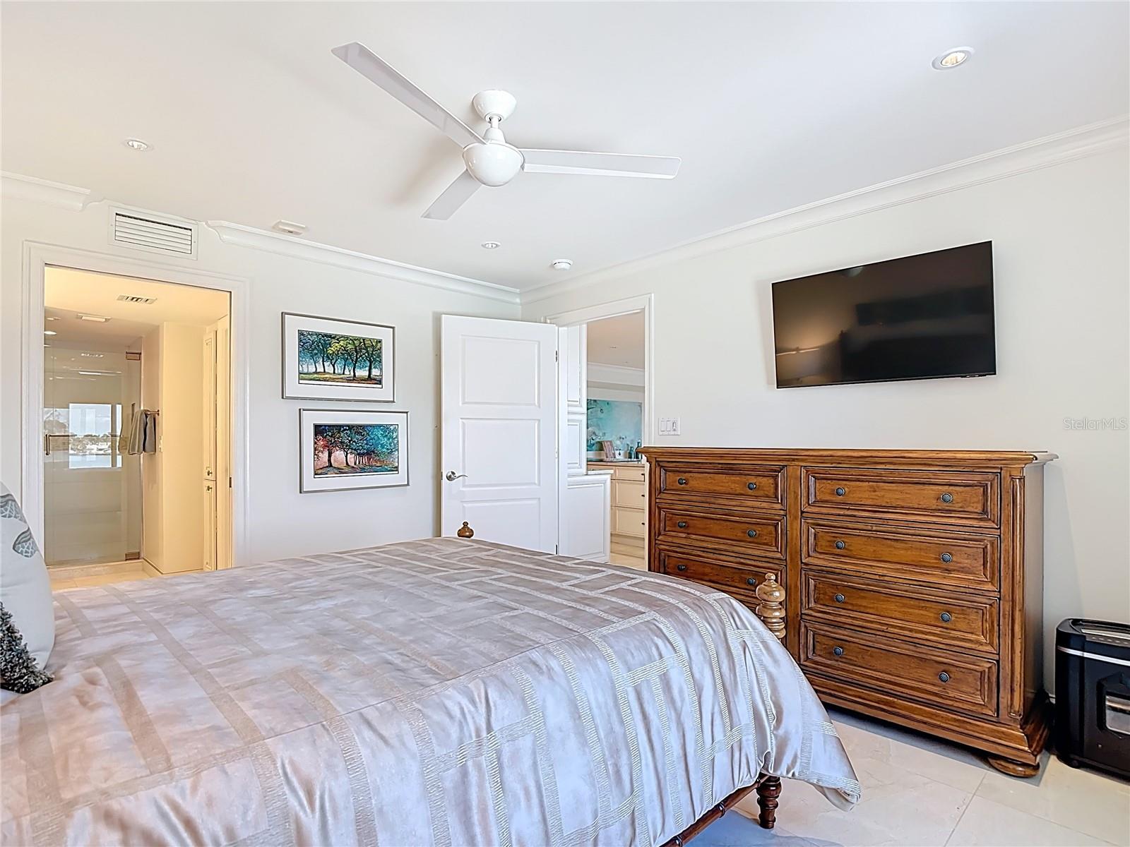 Image 23 of 53 For 3430 Gulf Shore Boulevard N 3b