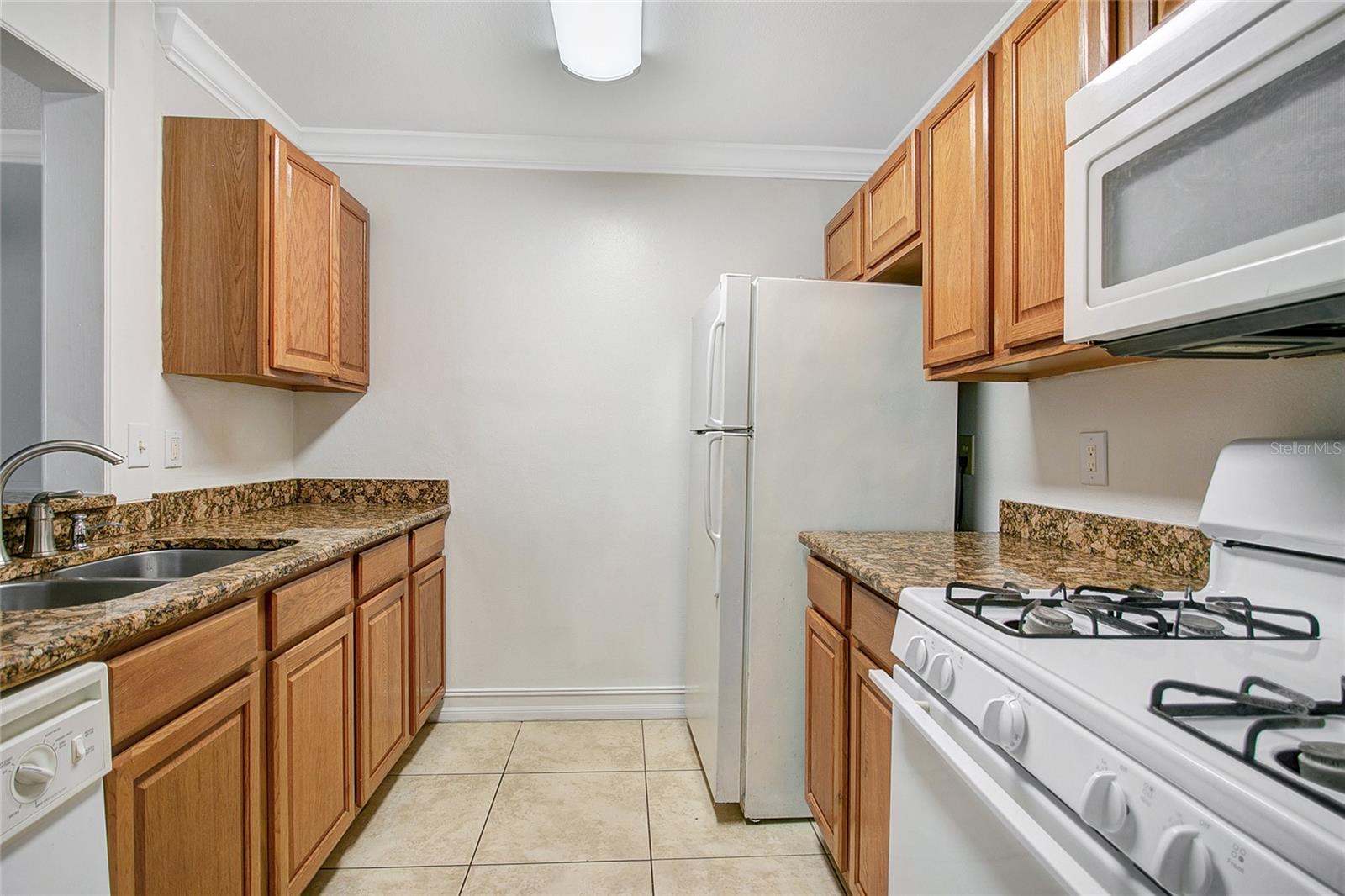 Image 7 of 16 For 2053 Dixie Belle Drive 2053j
