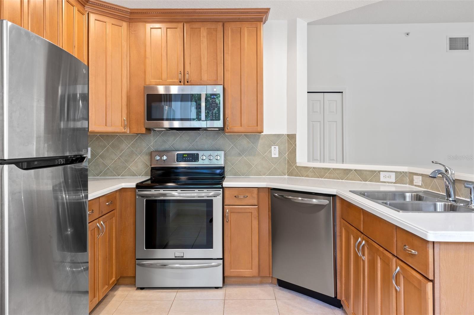 Image 17 of 73 For 844 Blue Sage Street 104
