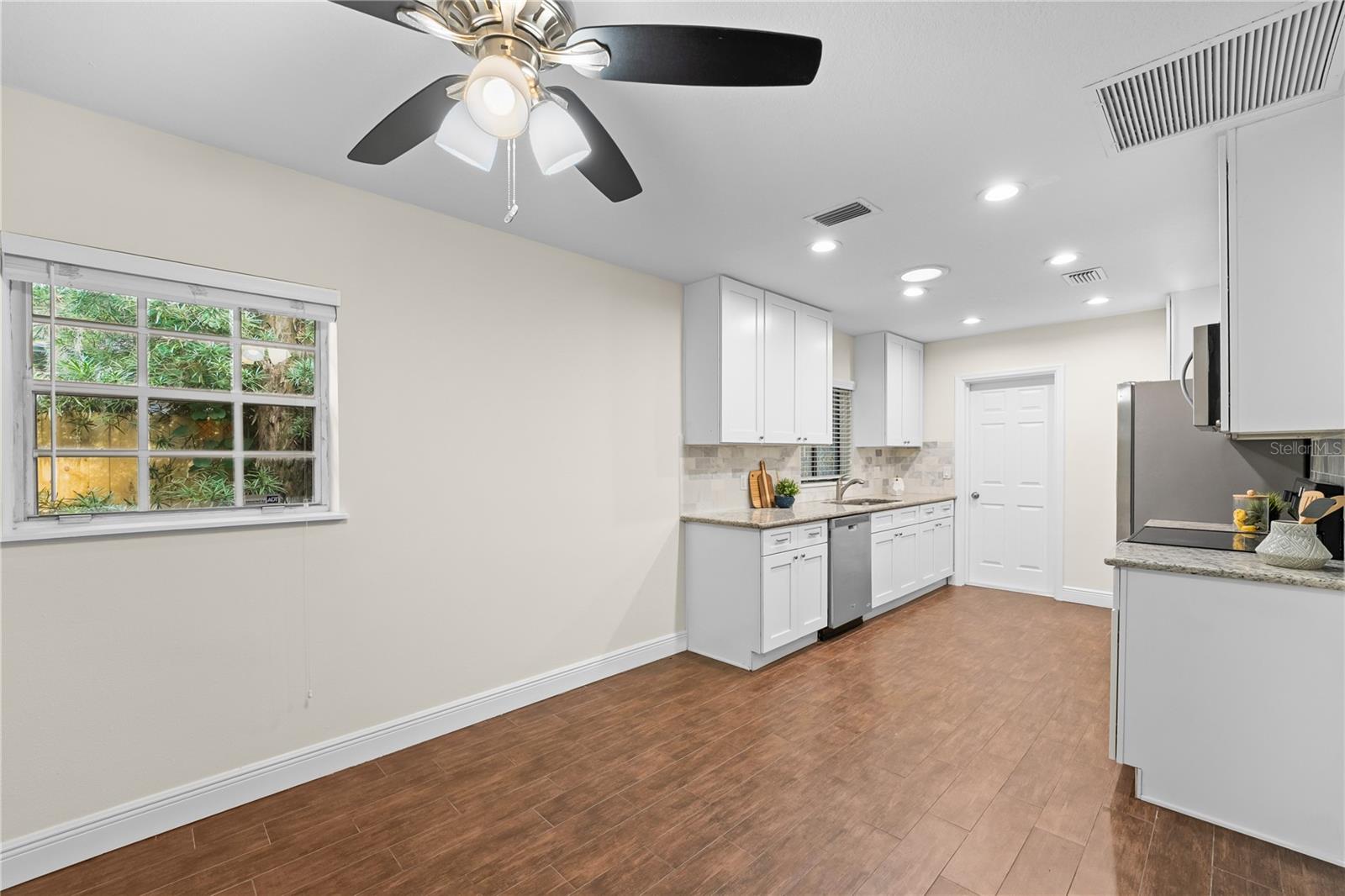 Image 18 of 42 For 209 Princeton Street
