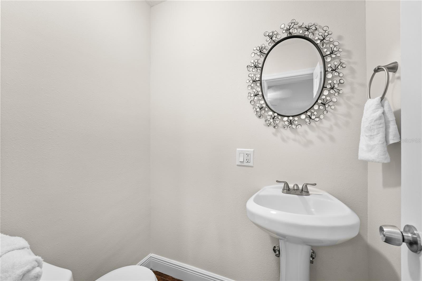 Image 31 of 42 For 209 Princeton Street