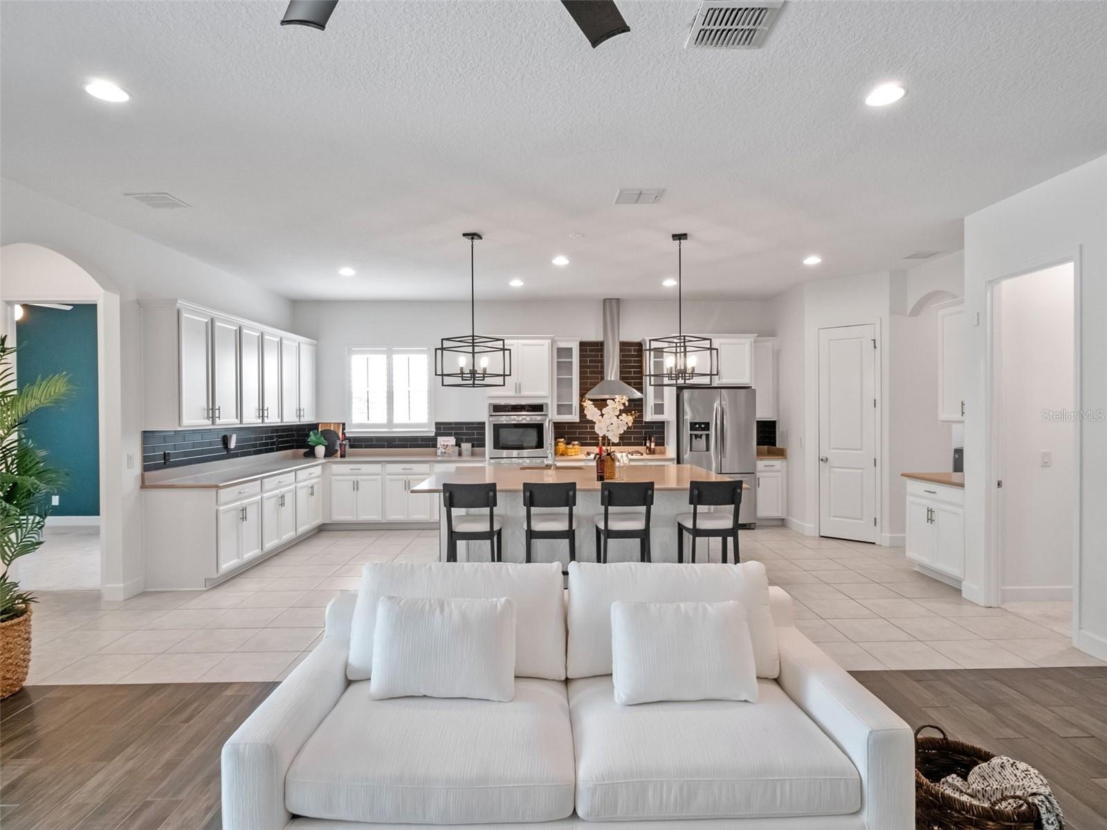 Image 10 of 51 For 7519 Mandarin Grove Way