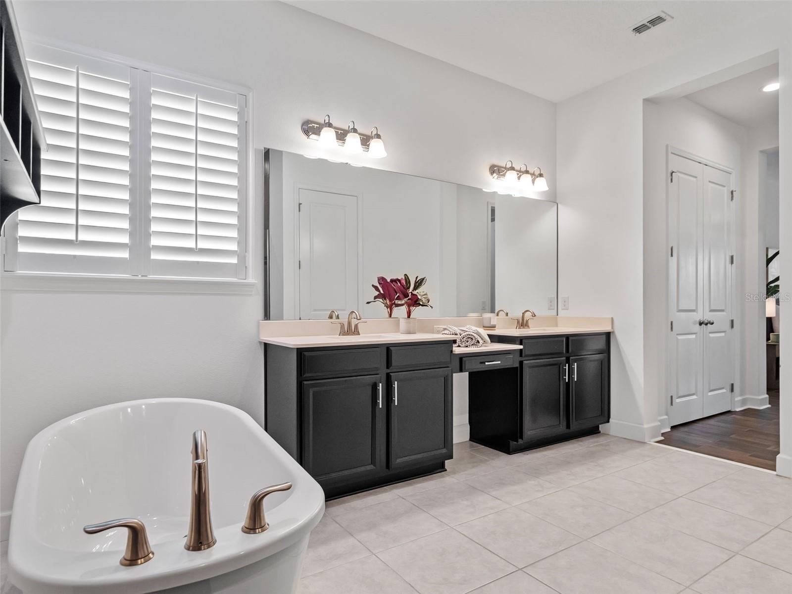 Image 23 of 51 For 7519 Mandarin Grove Way