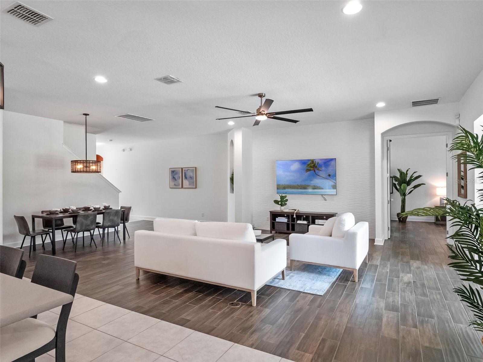 Image 7 of 51 For 7519 Mandarin Grove Way