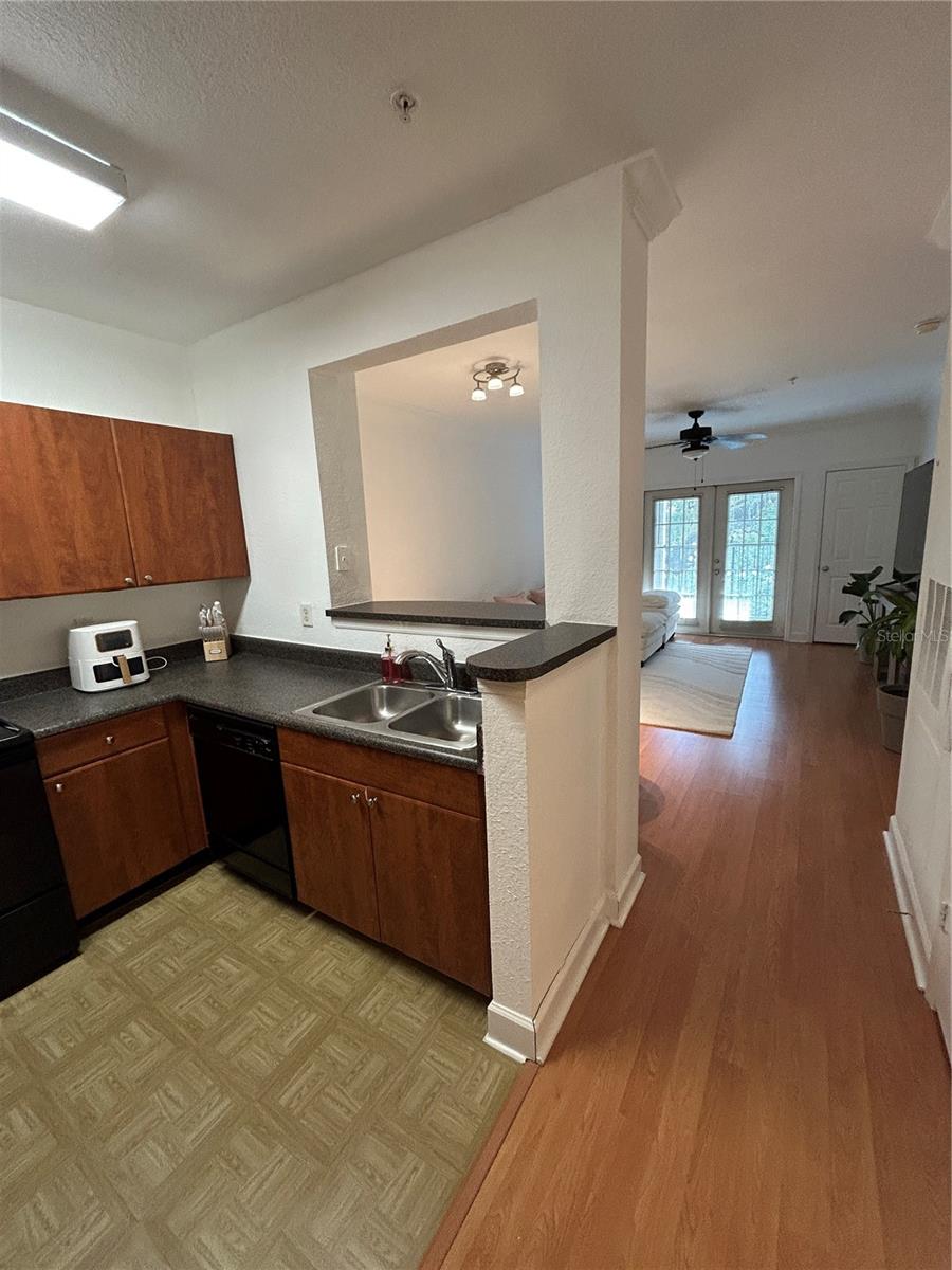 Image 3 of 27 For 304 South Street 4027