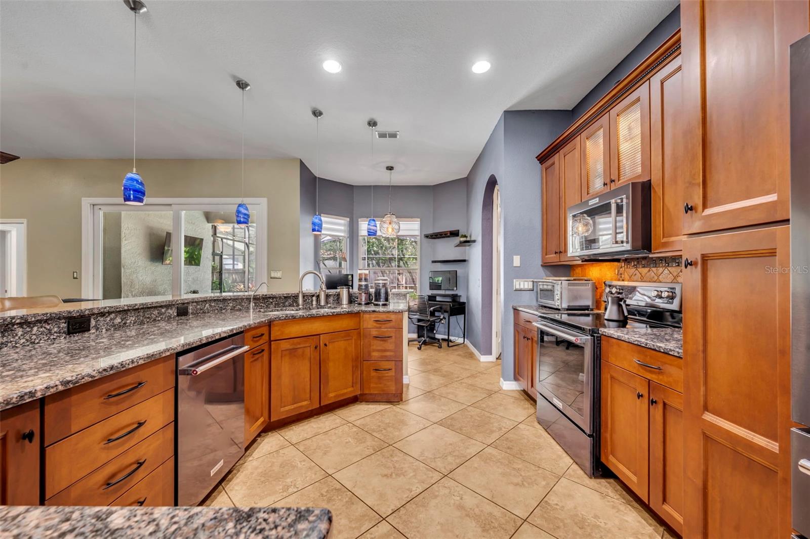 Image 11 of 43 For 10439 Pointview Court