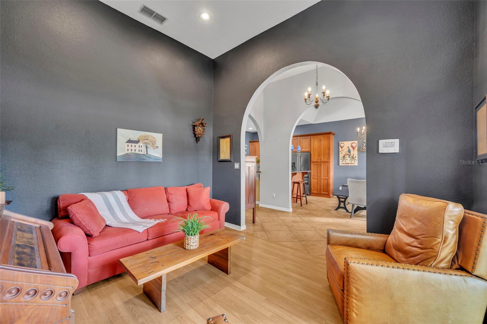 Image 14 of 43 For 10439 Pointview Court