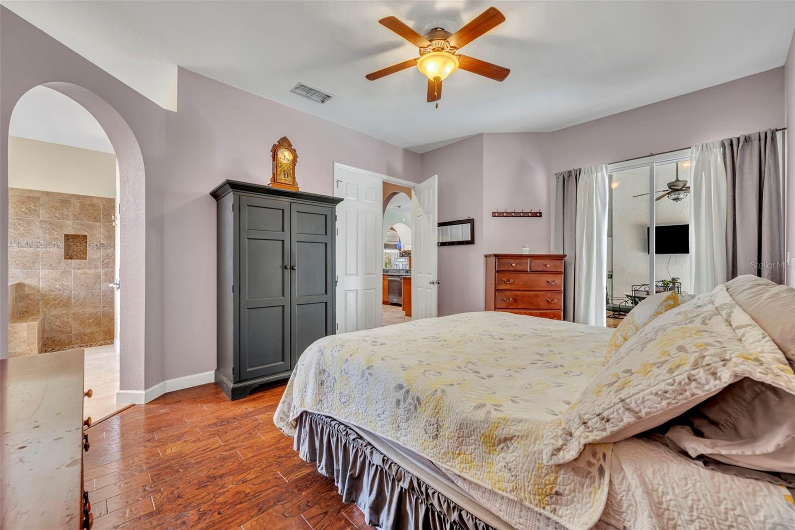 Image 17 of 43 For 10439 Pointview Court