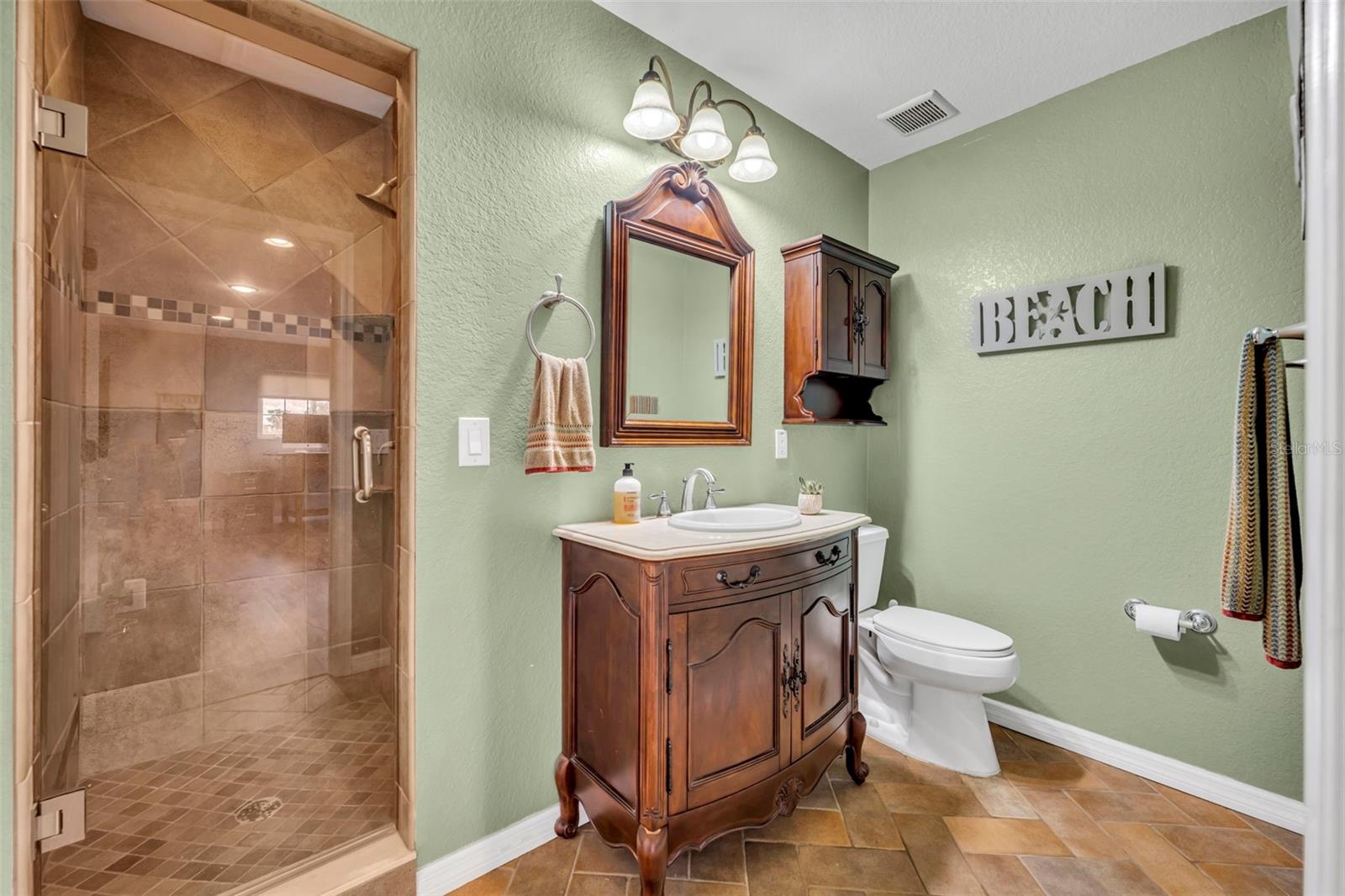 Image 23 of 43 For 10439 Pointview Court