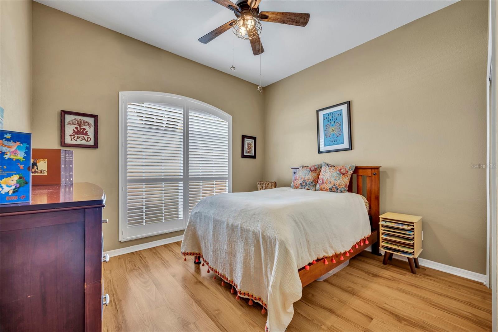 Image 26 of 43 For 10439 Pointview Court
