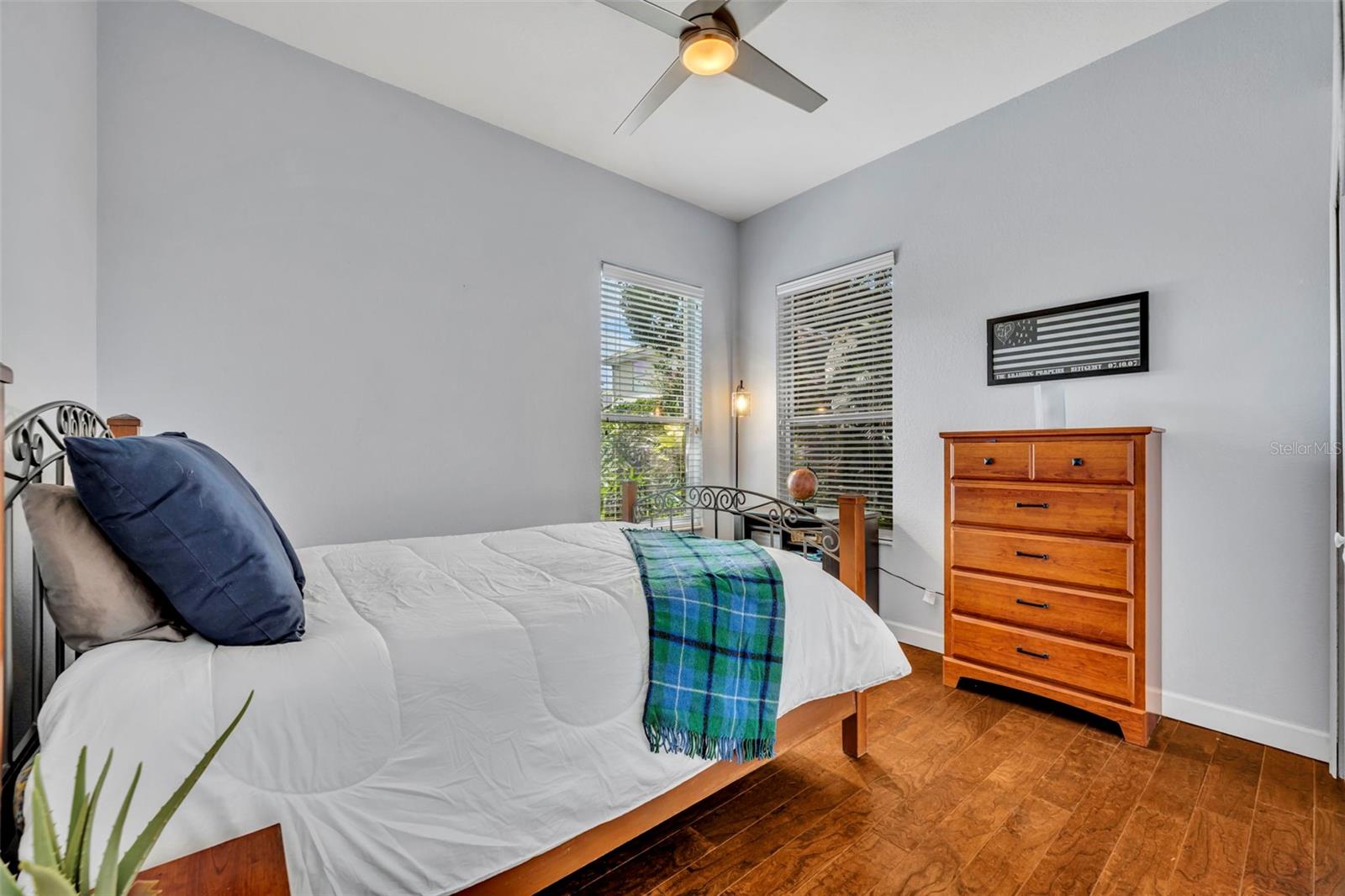 Image 27 of 43 For 10439 Pointview Court