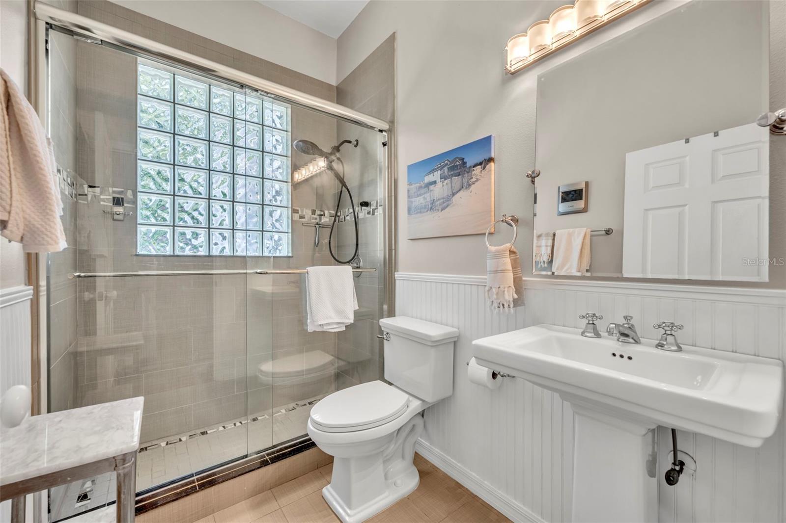 Image 28 of 43 For 10439 Pointview Court