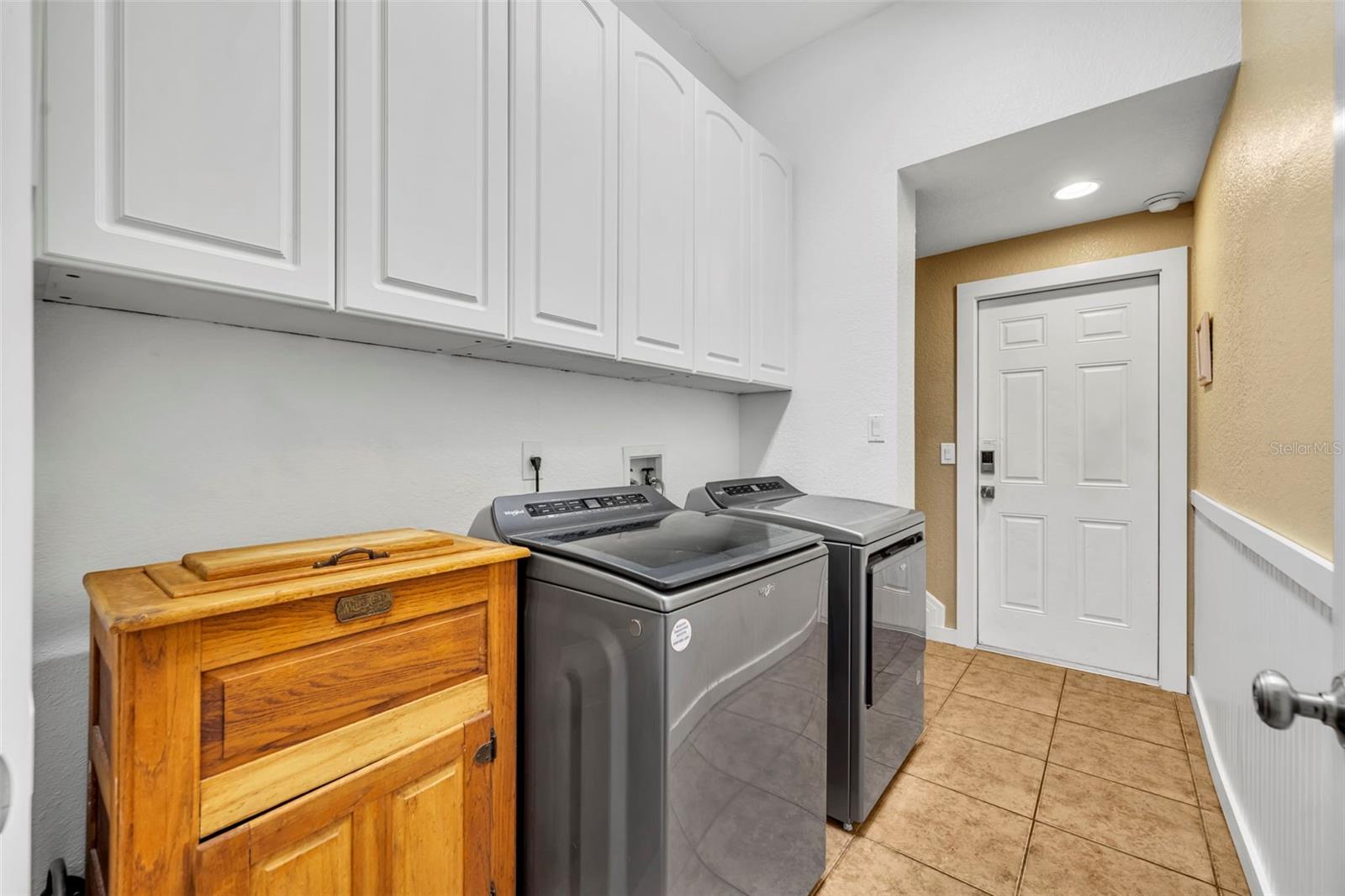 Image 29 of 43 For 10439 Pointview Court