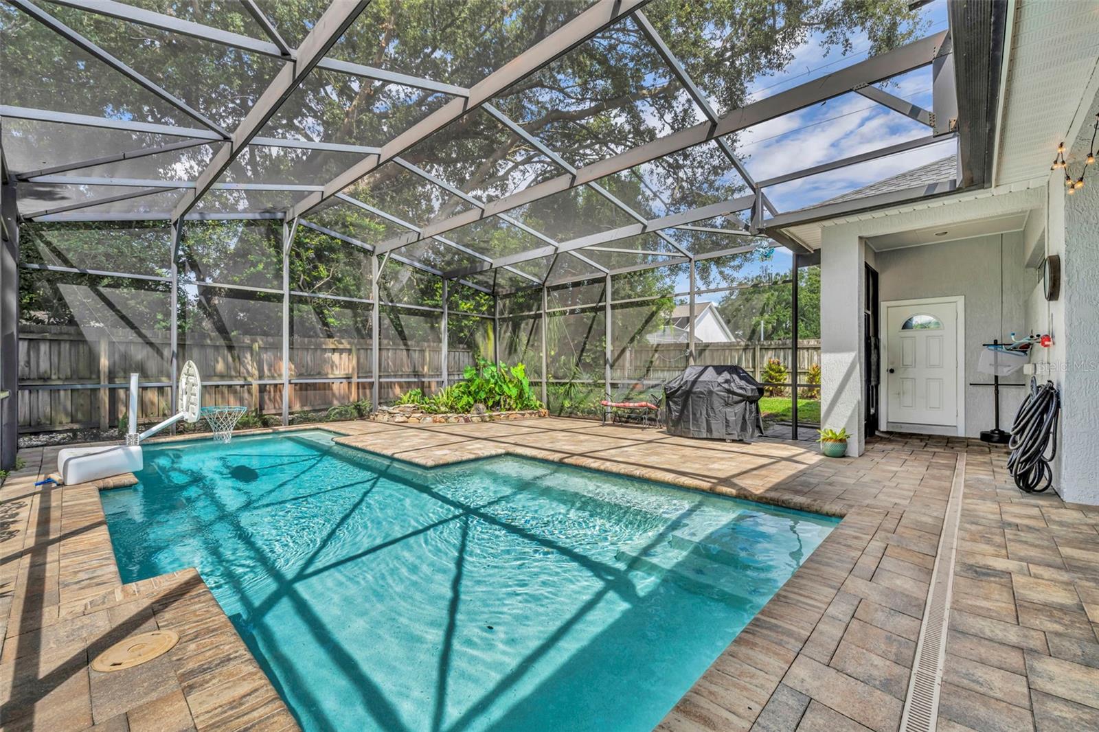 Image 32 of 43 For 10439 Pointview Court