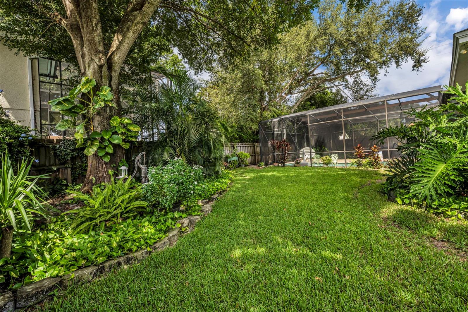 Image 33 of 43 For 10439 Pointview Court