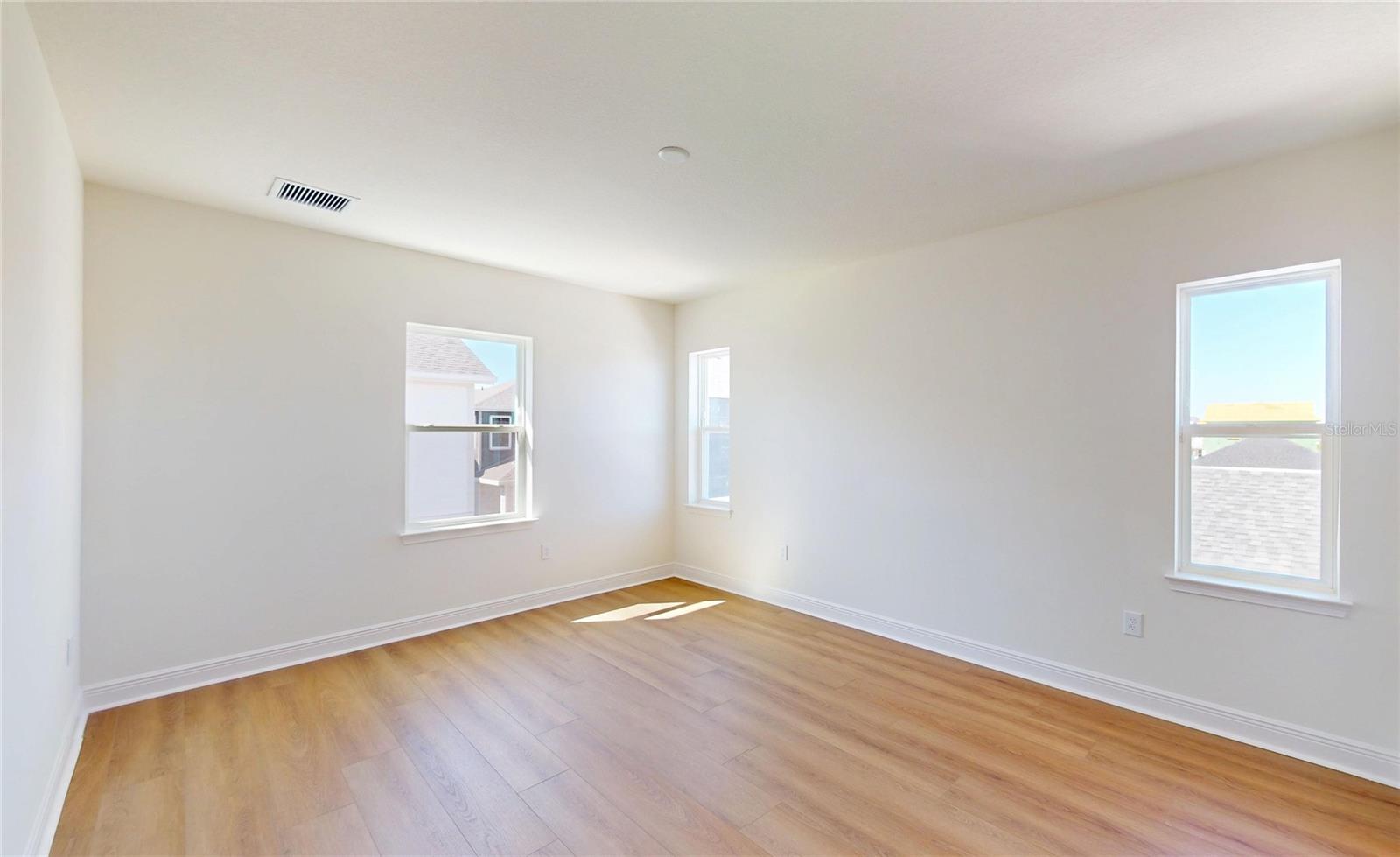 Image 31 of 39 For 10052 Peebles Street