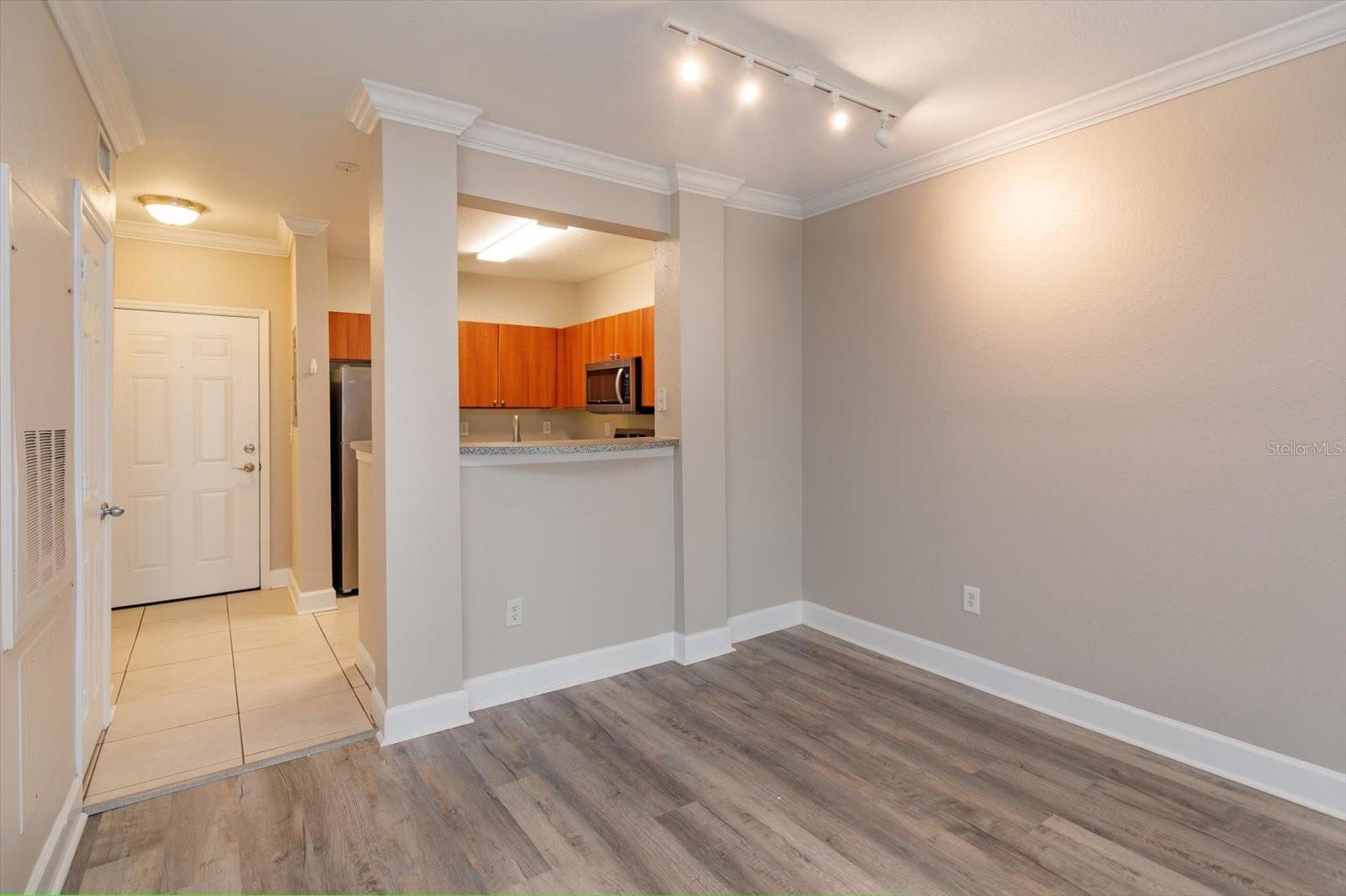 Image 7 of 22 For 204 E South St  4060