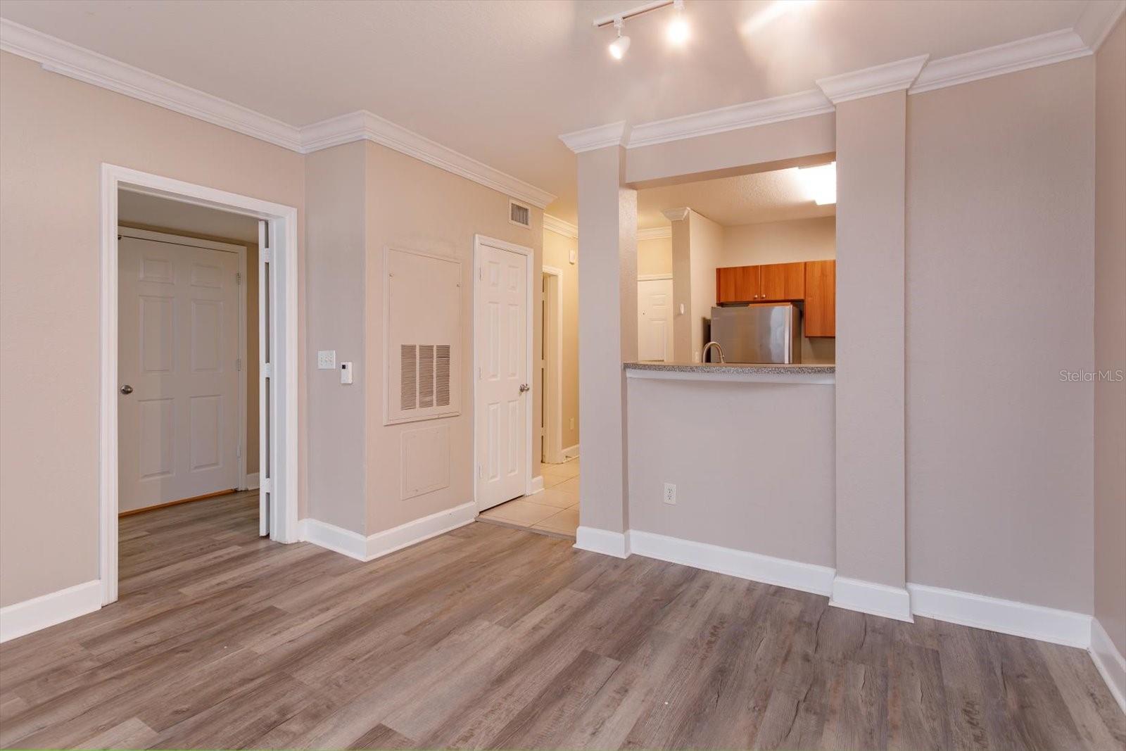 Image 8 of 22 For 204 E South St  4060