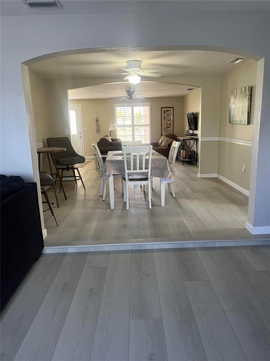 Image 5 of 8 For 24 Oakwood Drive N 24