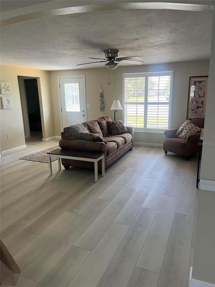 Image 6 of 8 For 24 Oakwood Drive N 24