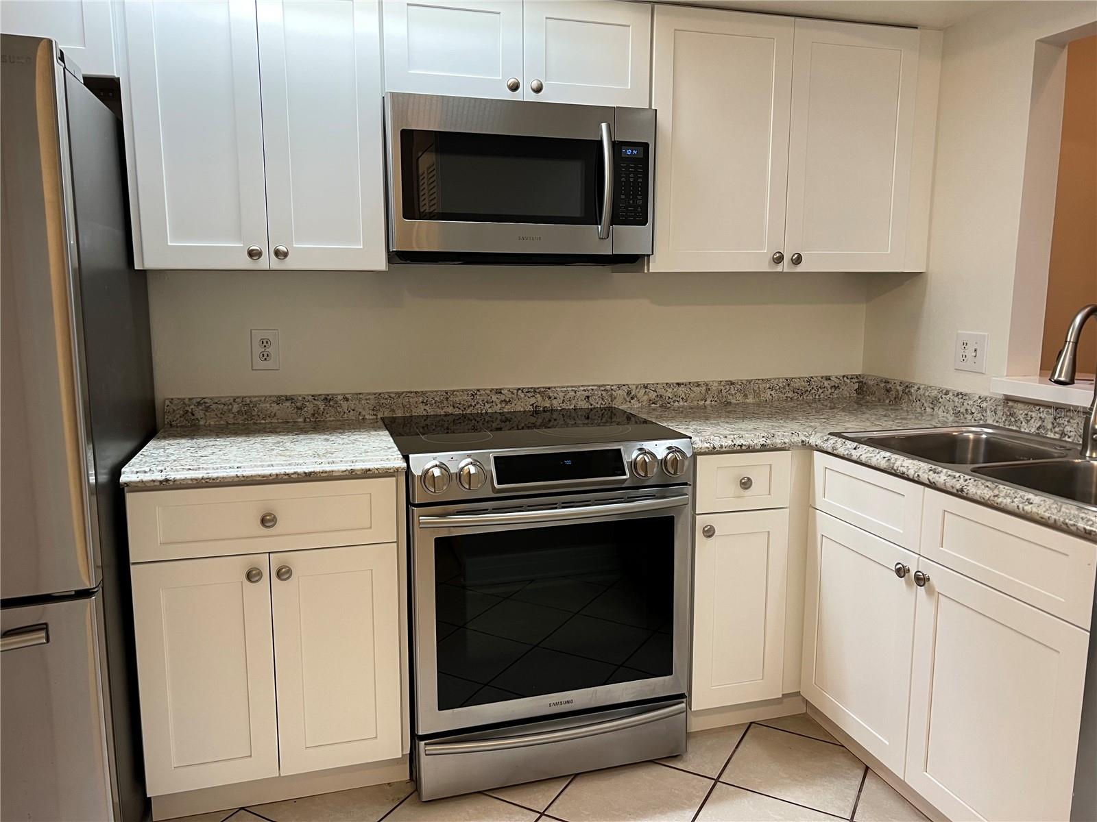 Image 3 of 15 For 410 Poplar Court