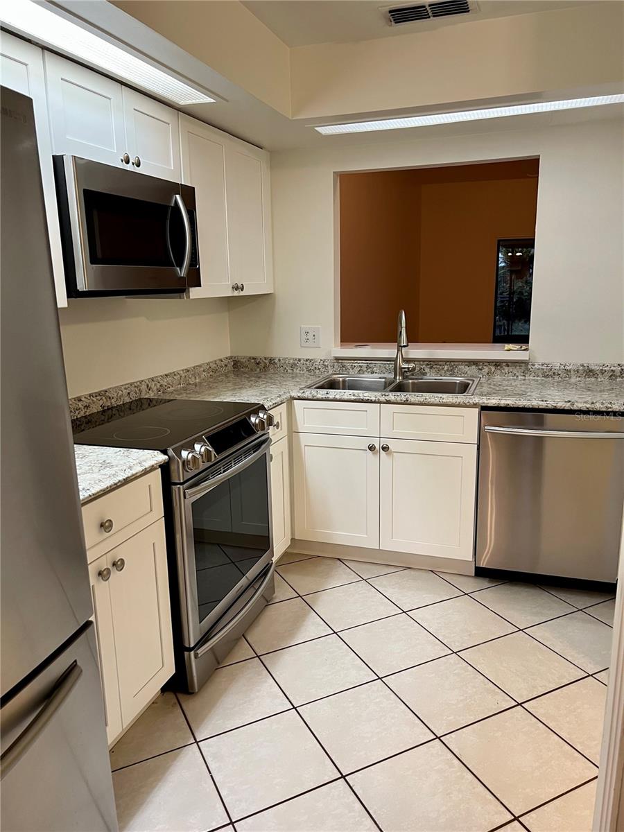 Image 4 of 15 For 410 Poplar Court