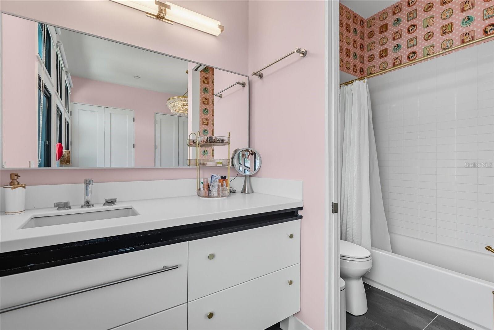 Image 17 of 77 For 119 Hyer Avenue