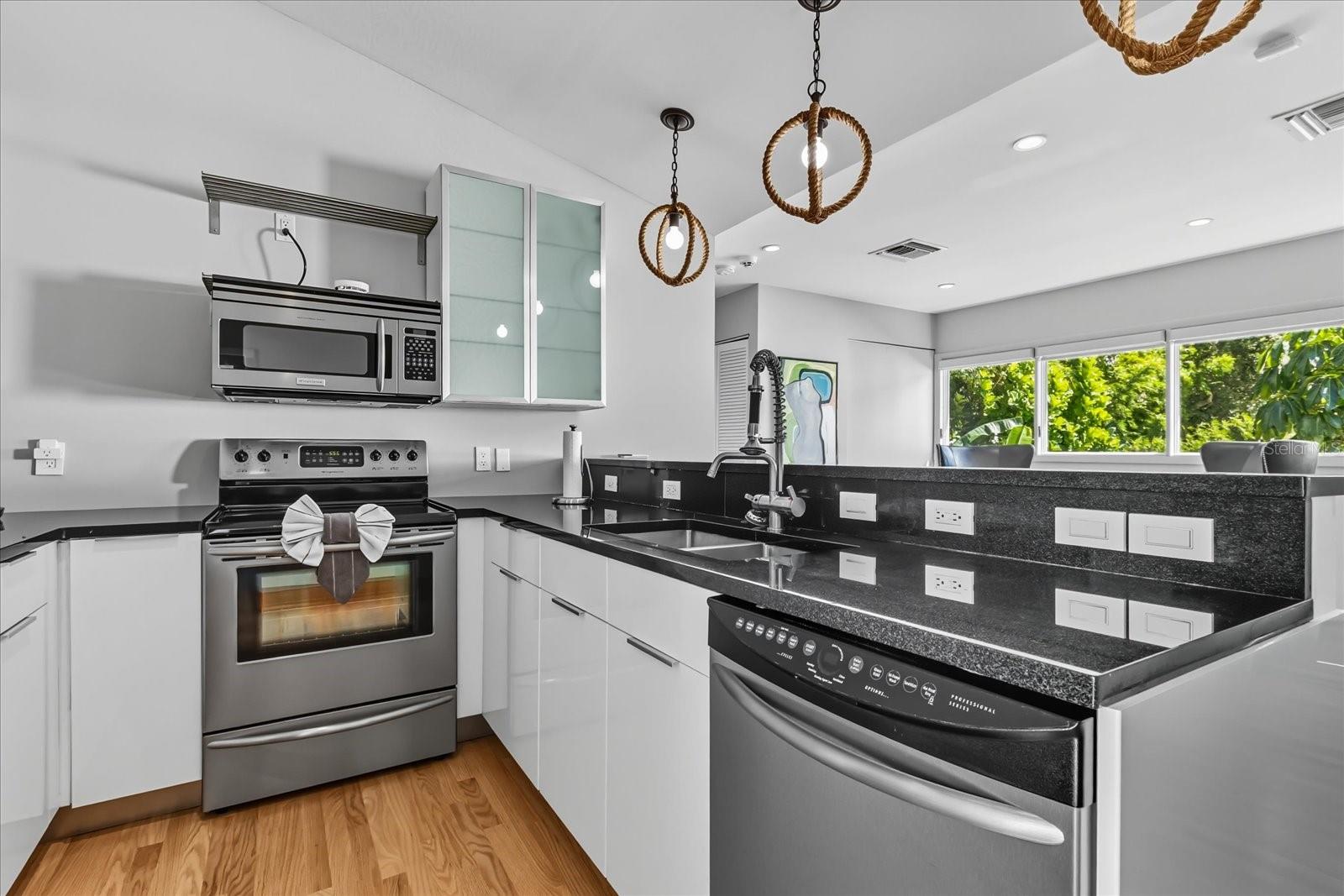 Image 23 of 77 For 119 Hyer Avenue