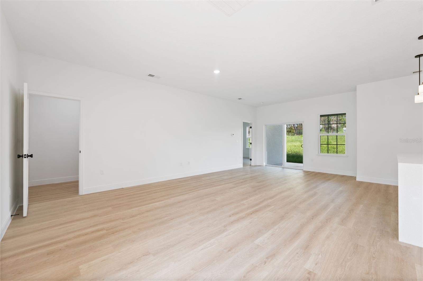Image 11 of 37 For 17943 38th Avenue Road