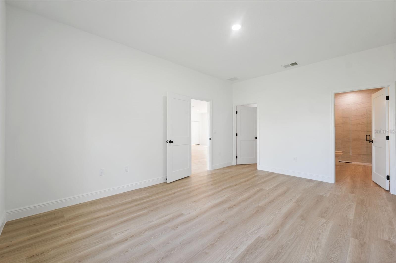 Image 18 of 37 For 17943 38th Avenue Road