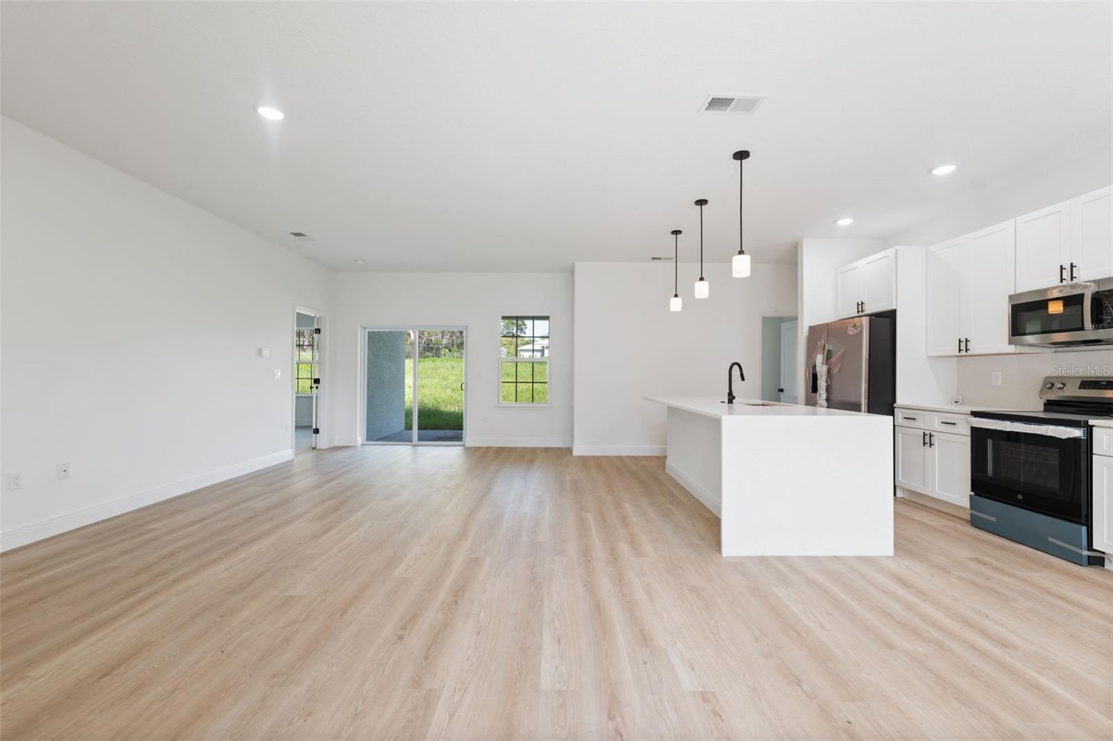 Image 7 of 37 For 17943 38th Avenue Road