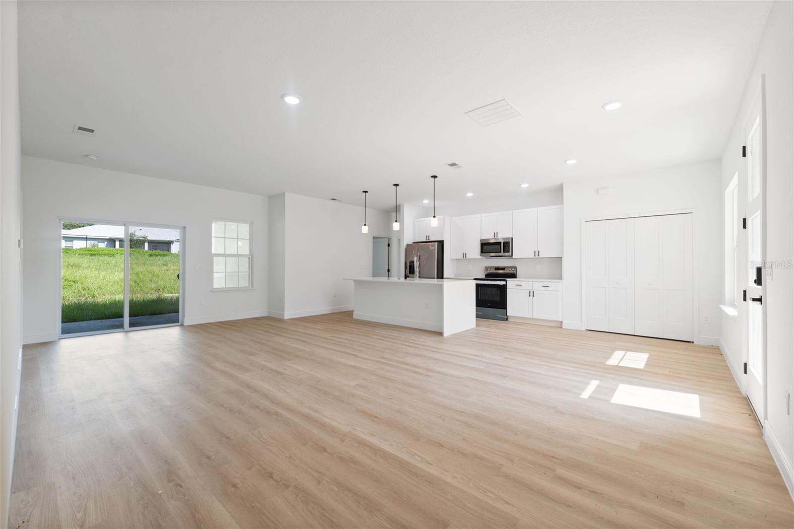 Image 8 of 37 For 17943 38th Avenue Road