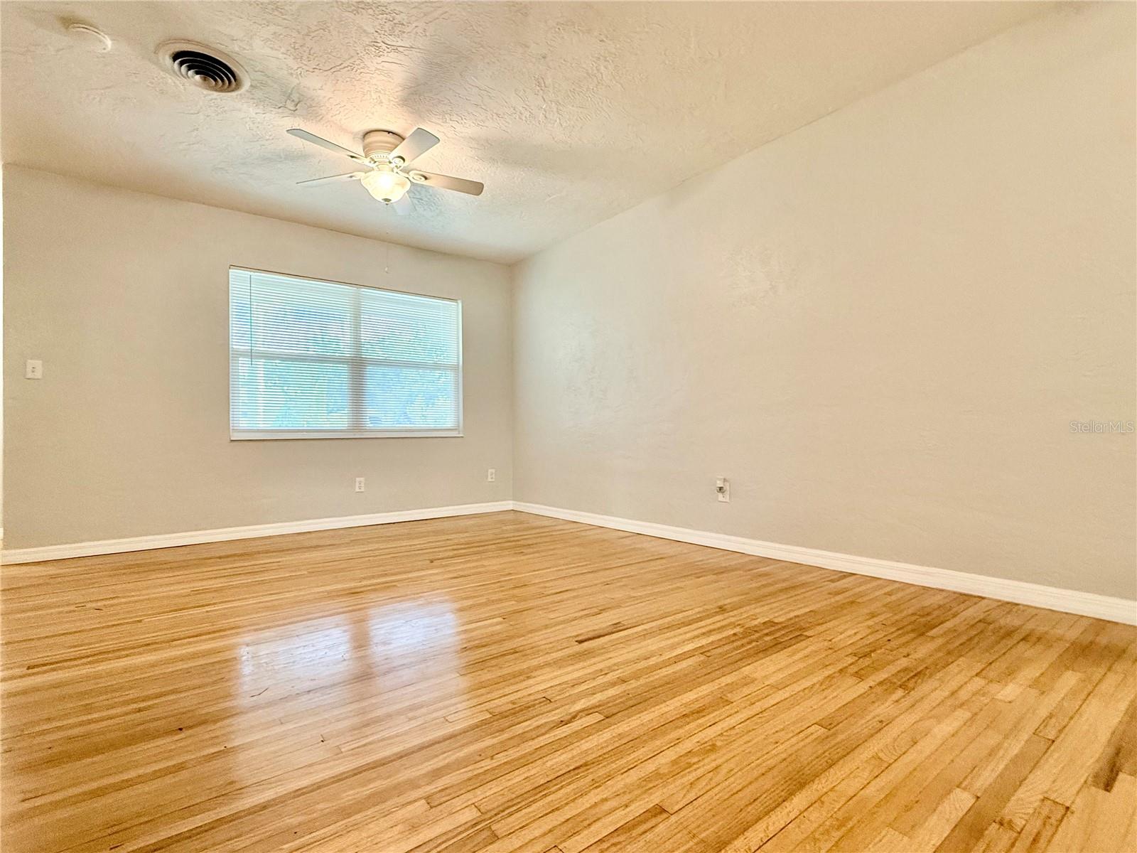 Image 3 of 36 For 729 Grove Place
