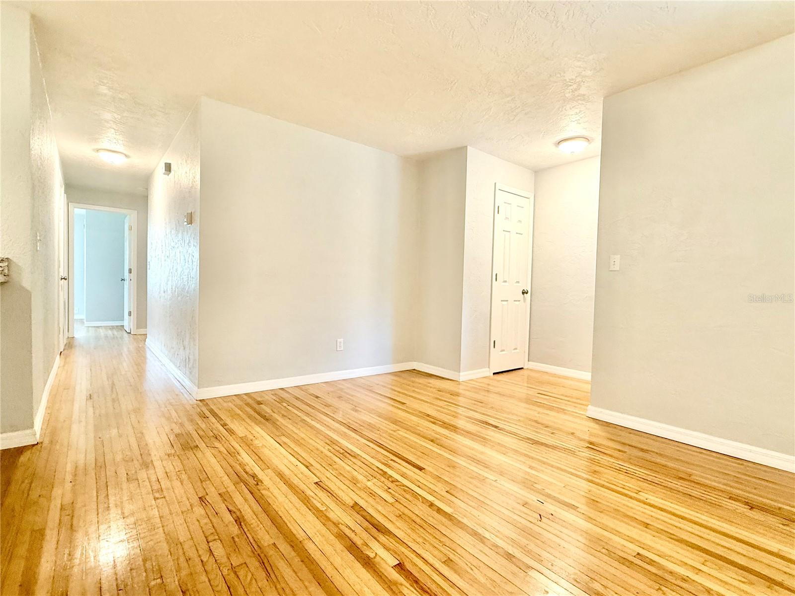 Image 4 of 36 For 729 Grove Place