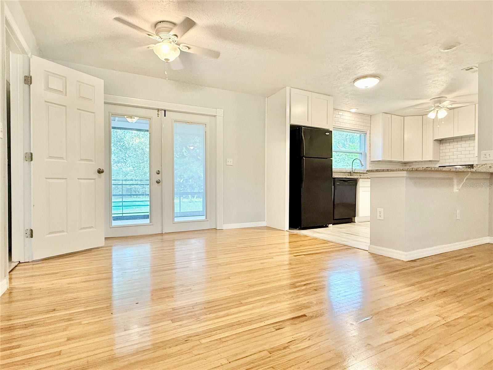 Image 7 of 36 For 729 Grove Place