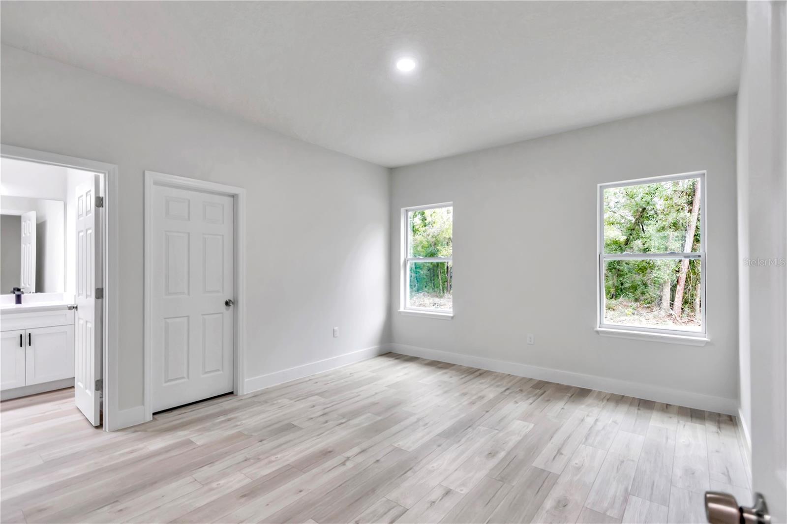 Listing photo id 15 for 10932 Frantz Avenue