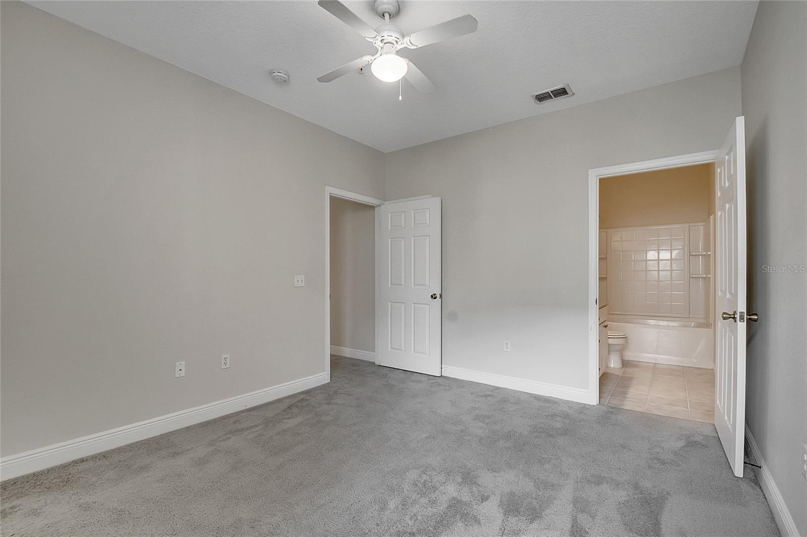 Image 34 of 43 For 130 Southern Pecan Circle 108