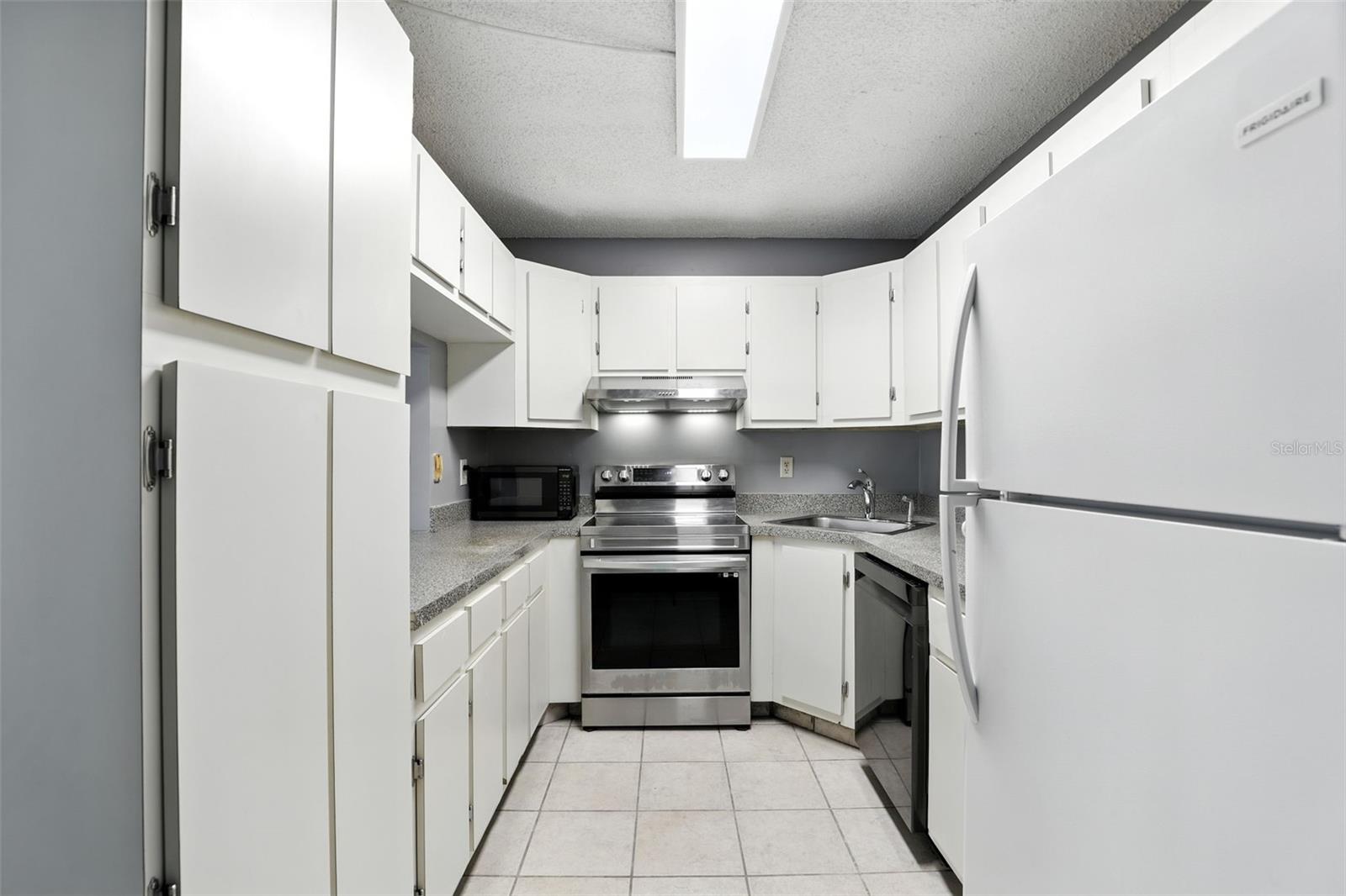 Image 10 of 28 For 8201 Sun Spring Circle B1