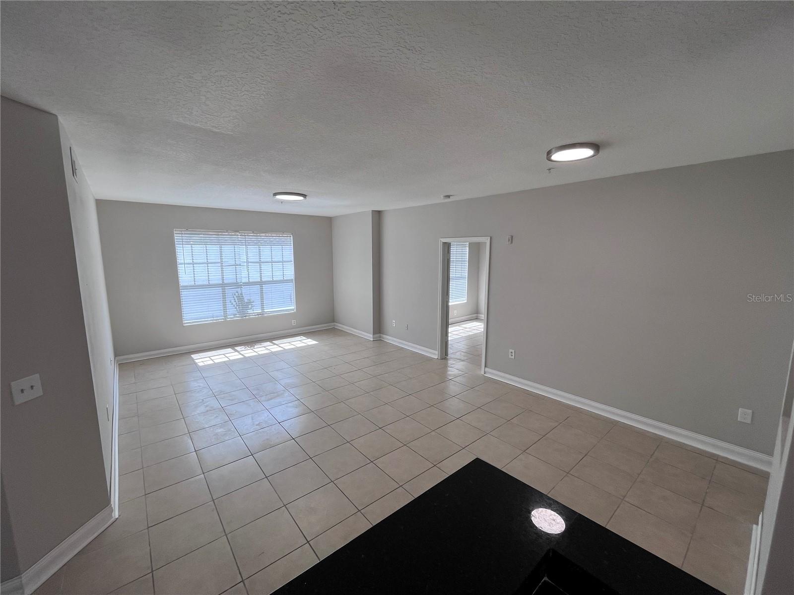 Image 2 of 8 For 5578 Metrowest Boulevard 105