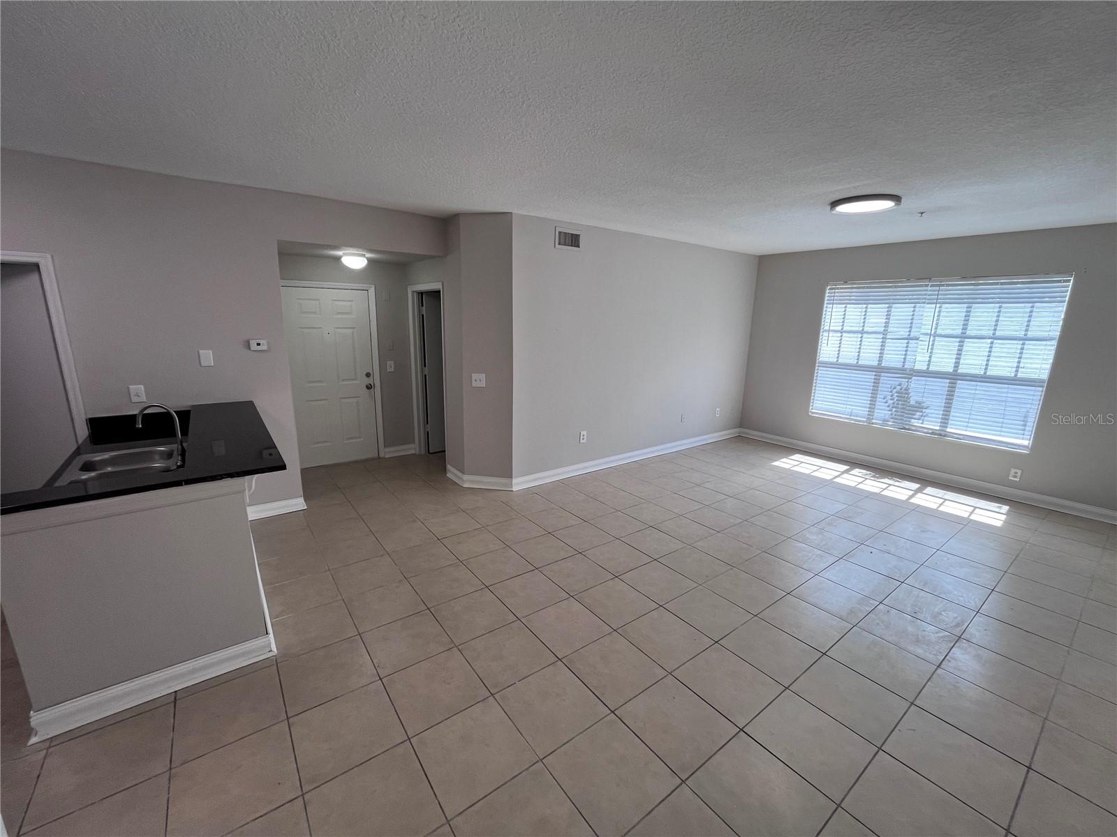 Image 3 of 8 For 5578 Metrowest Boulevard 105