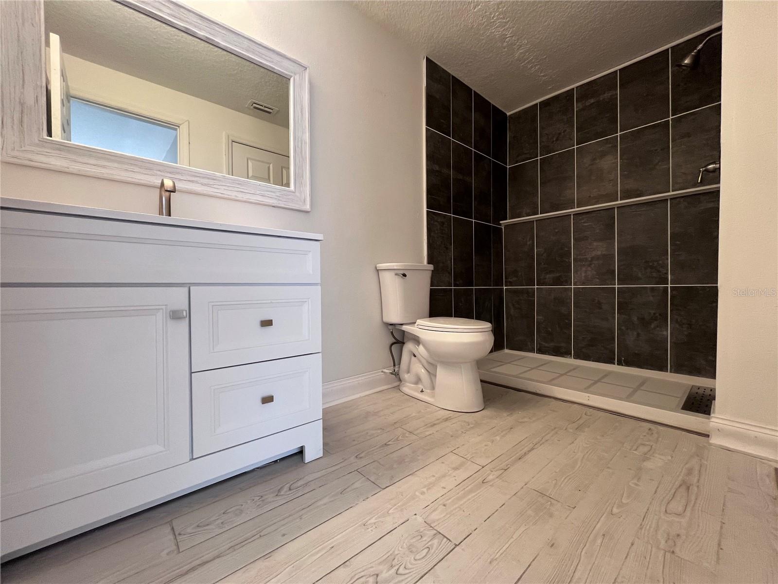 Image 4 of 8 For 5578 Metrowest Boulevard 105